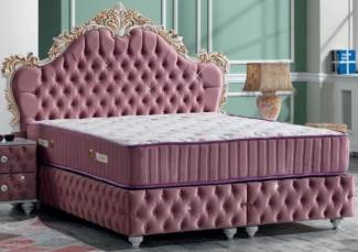 Casa Padrino Barock Doppelbett Rosa / Weiß / Antik Gold - Prunkvolles Samt Bett mit Glitzersteinen und Matratze - Schlafzimmer Set im Barockstil