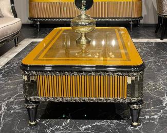 Casa Padrino Luxus Barock Couchtisch Gold / Schwarz / Gold - Prunkvoller Wohnzimmertisch im Barockstil - Barockstil Wohnzimmer Möbel - Barock Einrichtung - Barock Möbel - Luxus Möbel im Barockstil