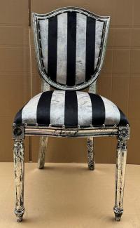 Casa Padrino Luxus Art Deco Esszimmer Stuhl Silber / Schwarz / Antik Silber - Eleganter Massivholz Stuhl mit Streifen - Art Deco Esszimmer Möbel