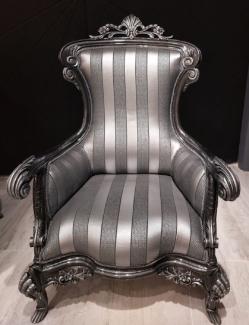 Casa Padrino Luxus Barock Sessel Silber / Grau / Schwarz / Silber - Handgefertigter Barockstil Wohnzimmer Sessel mit Streifen - Barock Wohnzimmer Möbel - Edel & Prunkvoll