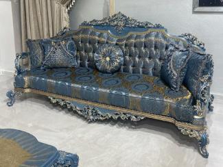 Casa Padrino Luxus Barock Sofa Blau / Gold - Prunkvolles Wohnzimmer Sofa mit elegantem Muster - Barockstil Wohnzimmer Möbel - Luxus Möbel im Barockstil - Edel & Prunkvoll