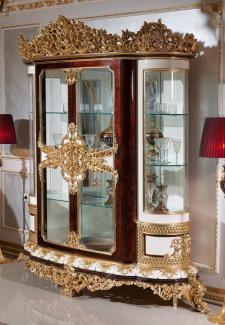 Casa Padrino Luxus Barock Vitrine Weiß / Braun / Gold - Prunkvoller Massivholz Vitrinenschrank mit 2 Glastüren - Barock Möbel - Edel & Prunkvoll