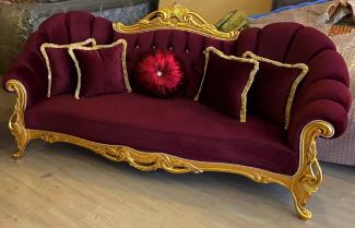 Casa Padrino Luxus Barock Sofa Bordeauxrot / Gold - Prunkvolles Wohnzimmer Sofa mit Glitzersteinen - Barock Möbel - Luxus Wohnzimmer Möbel im Barockstil - Edel & Prunkvoll