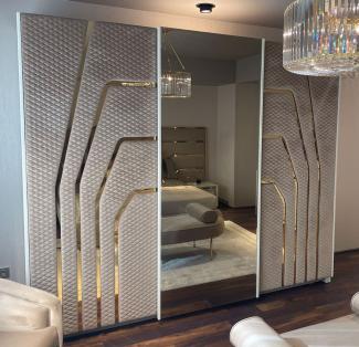 Casa Padrino Luxus Art Deco Schlafzimmerschrank Grau / Gold 270 x H. 230 cm - Verspiegelter Kleiderschrank mit 3 Schiebetüren - Art Deco Schlafzimmer & Hotel Möbel - Luxus Kollektion
