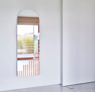 Casa Padrino Designer Wandspiegel Hellrosa Streifen 50 x 1 x H. 150 cm - Wohnzimmer Spiegel - Schlafzimmer Spiegel - Garderoben Spiegel - Designer Möbel