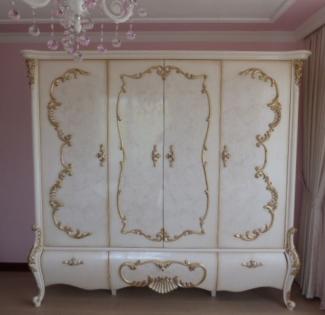 Casa Padrino Luxus Barock Schlafzimmerschrank Weiß / Creme / Gold 320 x 70 x H. 250 cm - Edler Massivholz Kleiderschrank - Schlafzimmer Möbel im Barockstil - Luxus Qualität