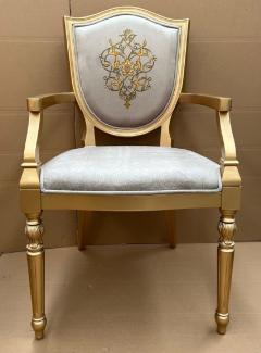 Casa Padrino Luxus Art Deco Esszimmer Stuhl Grau / Gold - Eleganter Massivholz Stuhl mit Armlehnen - Art Deco Esszimmer Möbel