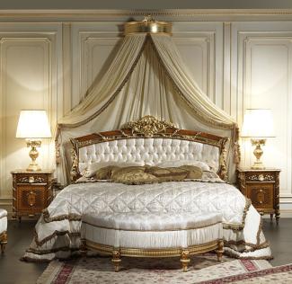 Casa Padrino Luxus Barock Schlafzimmer Set Weiß / Braun / Gold - 1 Doppelbett mit Kopfteil & 1 Baldachin & 2 Nachttische & 1 Sitzbank - Barock Schlafzimmer Möbel - Barock Hotel Möbel