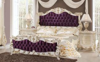 Casa Padrino Luxus Barock Schlafzimmer Set Lila / Weiß / Gold - 1 Doppelbett mit Kopfteil & 2 Nachtkommoden - Barock Schlafzimmer Möbel - Luxus Möbel im Barockstil - Edel & Prunkvoll