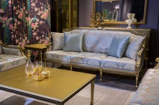 Casa Padrino Luxus Barock Sofa Hellblau / Gold 206 x 72 x H. 103 cm - Wohnzimmer Sofa mit elegantem Muster und dekorativen Kissen - Barock Wohnzimmer Möbel