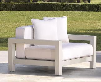 Casa Padrino Luxus Garten Sessel mit Kissen Weiß / Sandfarben 101 x 100 x H. 72 cm - Garten Terrassen Hotel Möbel - Luxus Qualität