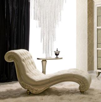 Casa Padrino Luxus Art Deco Liegesessel Beige / Silber 156 x 70 x H. 88 cm - Edle Massivholz Chaiselongue mit Velourstoff - Art Deco Wohnzimmer Möbel
