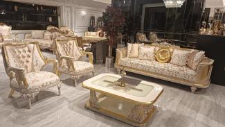 Casa Padrino Luxus Barock Wohnzimmer Set Gold / Weiß - 2 Barock Sofas & 2 Barock Sessel & 1 Barock Couchtisch - Luxus Wohnzimmer Möbel im Barockstil - Edel & Prunkvoll