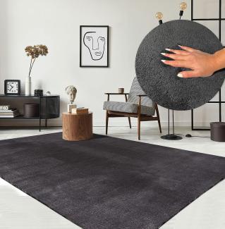 the carpet Relax kuscheliger Kurzflor Teppich, Anti-Rutsch Unterseite, Waschbar bis 30 Grad, Super Soft, Felloptik, Anthrazit, 120 x 160 cm
