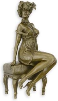 Casa Padrino Luxus Barock Bronze Figur Frau mit Hocker 12,4 x 10,7 x H. 24,5 cm - Bronze Skulptur - Dekofigur - Barock Deko Accessoires
