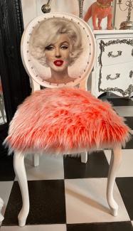 Casa Padrino Luxus Barock Esszimmer Stuhl Marilyn Monroe Orange / Weiß - Handgefertigter Pop Art Designer Stuhl mit Kunstfell - Barock Esszimmer Möbel