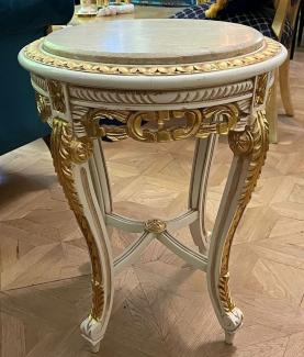 Casa Padrino Barock Beistelltisch Weiß / Gold / Creme - Handgefertigter Antik Stil Massivholz Tisch mit Marmorplatte - Wohnzimmer Möbel im Barockstil - Antik Stil Möbel - Barock Möbel