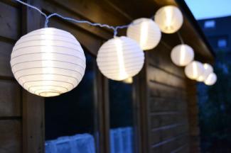 FHS LED-Lichterkette mit 20 weißen Lampions