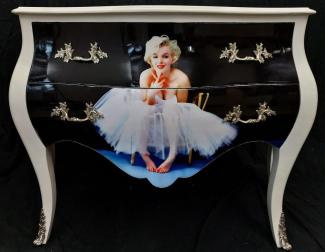 Casa Padrino Barock Kommode Marilyn Monroe mit 2 Schubladen - Handgefertigte Massivholz Kommode im Barockstil - Schlafzimmer Möbel im Barockstil - Barock Möbel - Barock Einrichtung