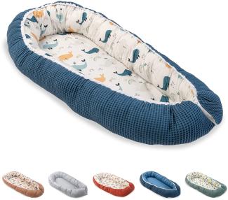 ULLENBOOM ® Babynest & Kuschelnest (55x95 cm) Blau-Wale (Made in EU) - Baby Nestchen aus Baumwolle, ideal als Reisebett, Baby Cocoon & Kuschelbett