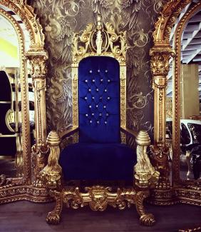 Majestätischer Harald Glööckler Luxus Barock Thron Sessel Pompöös by Casa Padrino Lion Royalblau / Gold