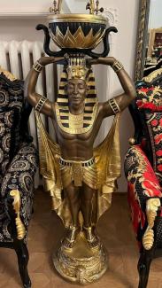 Casa Padrino Luxus XXL Deko Skulptur Ägypter mit Blumentopf Bronze / Gold / Schwarz H. 130 cm - Wetterbeständige XXL Deko Figur mit Blumentopf - Wohnzimmer Deko - Garten Deko