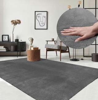 the carpet Relax kuscheliger Kurzflor Teppich, Anti-Rutsch Unterseite, Waschbar bis 30 Grad, Super Soft, Felloptik, Anthrazit, 160 x 220 cm