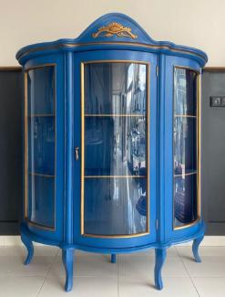 Casa Padrino Luxus Barock Vitrine Blau / Gold - Barockstil Vitrinenschrank mit Glastür - Luxus Esszimmer Möbel im Barockstil - Barock Esszimmer Möbel - Edel & Prunkvoll