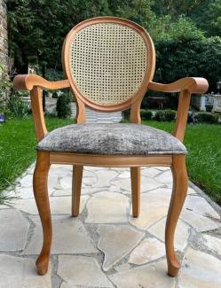 Casa Padrino Luxus Barock Esszimmer Stuhl Grau / Naturfarben / Braun - Handgefertigter Barockstil Stuhl mit Armlehnen - Esszimmer Möbel im Barockstil - Edel & Prunkvoll