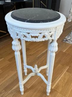 Casa Padrino Barock Beistelltisch Weiß / Schwarz - Handgefertigter Antik Stil Massivholz Tisch mit Marmorplatte - Wohnzimmer Möbel im Barockstil - Antik Stil Möbel - Barock Möbel