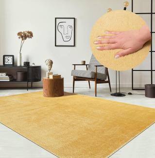 the carpet Relax kuscheliger Kurzflor Teppich, Anti-Rutsch Unterseite, Waschbar bis 30 Grad, Super Soft, Felloptik, Gold, 160 x 220 cm