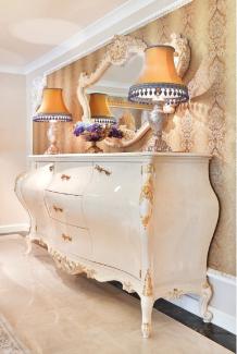 Casa Padrino Luxus Barock Kommode mit Wandspiegel Creme / Gold - Handgefertigter Massivholz Schrank mit elegantem Spiegel - Prunkvolle Möbel im Barockstil