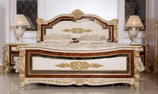 Casa Padrino Luxus Barock Schlafzimmer Set Weiß / Beige / Braun / Gold - 1 Barock Doppelbett mit Kopfteil & 2 Barock Nachtkommoden - Luxus Schlafzimmer Möbel im Barockstil - Barock Möbel