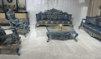 Casa Padrino Luxus Barock Wohnzimmer Set Blau / Gold - 2 Barock Sofas & 2 Barock Sessel & 1 Barock Couchtisch - Luxus Wohnzimmer Möbel im Barockstil - Barock Möbel - Edel & Prunkvoll