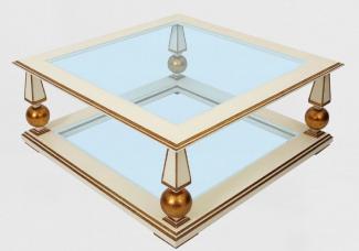 Casa Padrino Luxus Barock Couchtisch Weiß / Antik Gold 113 x 113 x H. 47 cm - Prunkvoller Massivholz Wohnzimmertisch mit Glasplatten - Barock Wohnzimmer Möbel