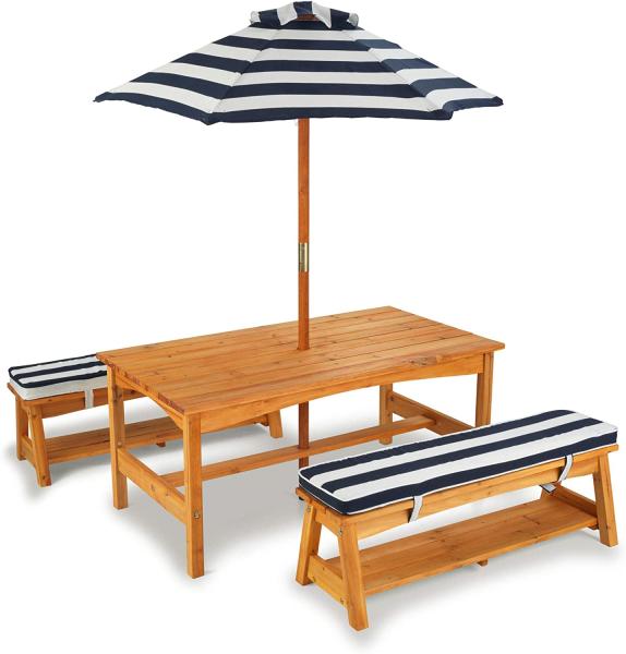 KidKraft Hübsches Gartenmöbelset, Gartentisch mit Bänken und Sonnenschirm, blau weiß gestreift, aus Holz